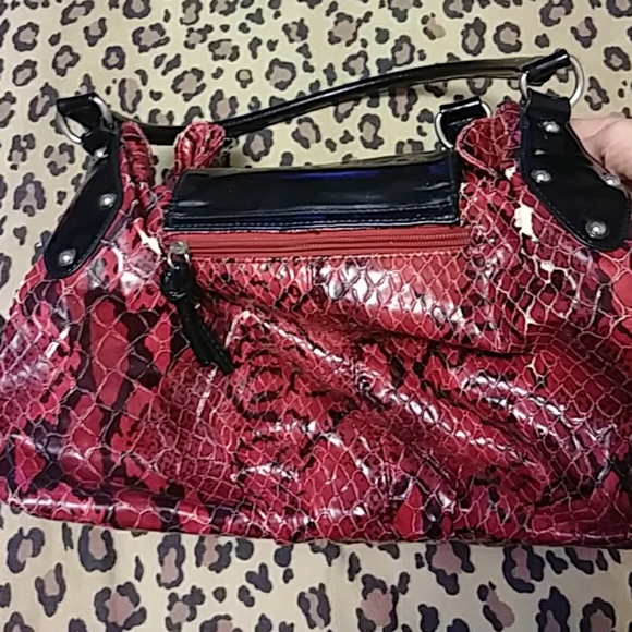 ❄Lrg. Red Snakeskin Hobo Bag - Picture 2 of 7